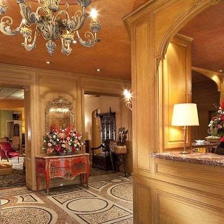 Cecilia Arc De Triomphe Paris Interior foto